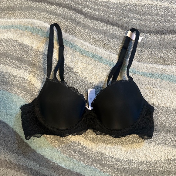 Victoria's Secret Other - VICTORIA SECRET LIGHTLY LINED PUSH UP BRA